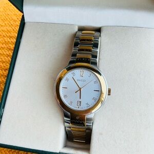 Authentic GUCCI DRESS watch🧡🤍🧡